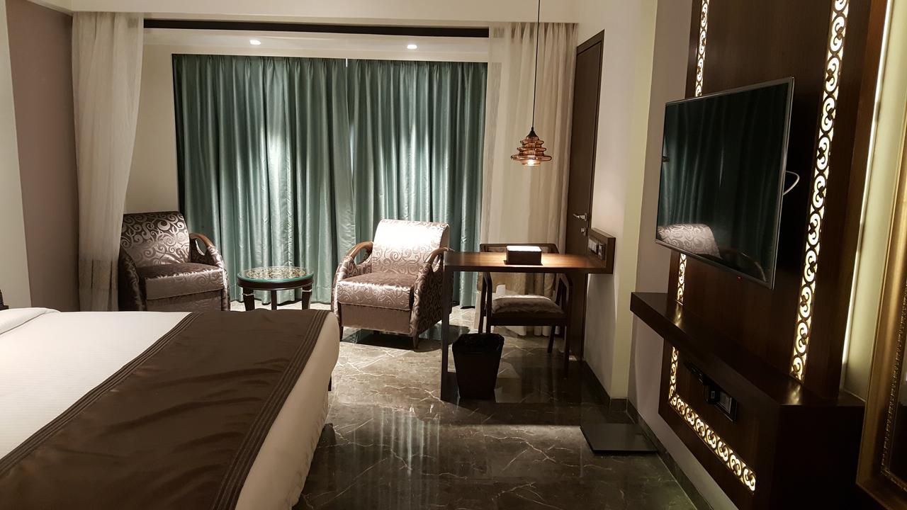 Hotel Peninsula Redpine Bombay Esterno foto