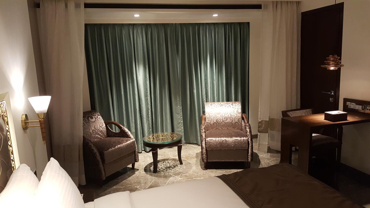 Hotel Peninsula Redpine Bombay Esterno foto