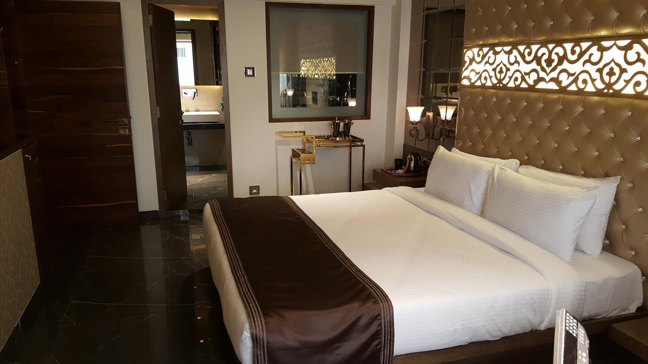 Hotel Peninsula Redpine Bombay Esterno foto