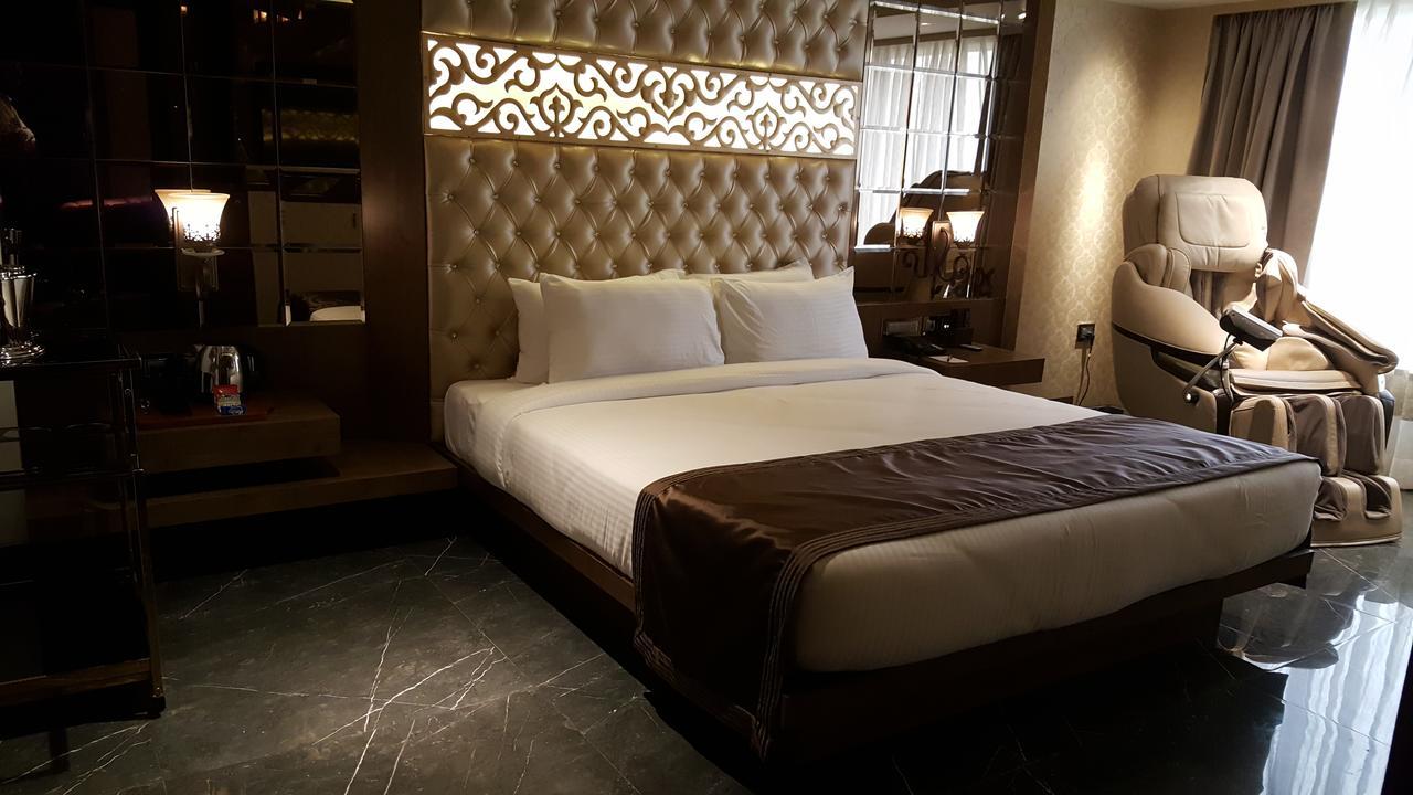 Hotel Peninsula Redpine Bombay Esterno foto