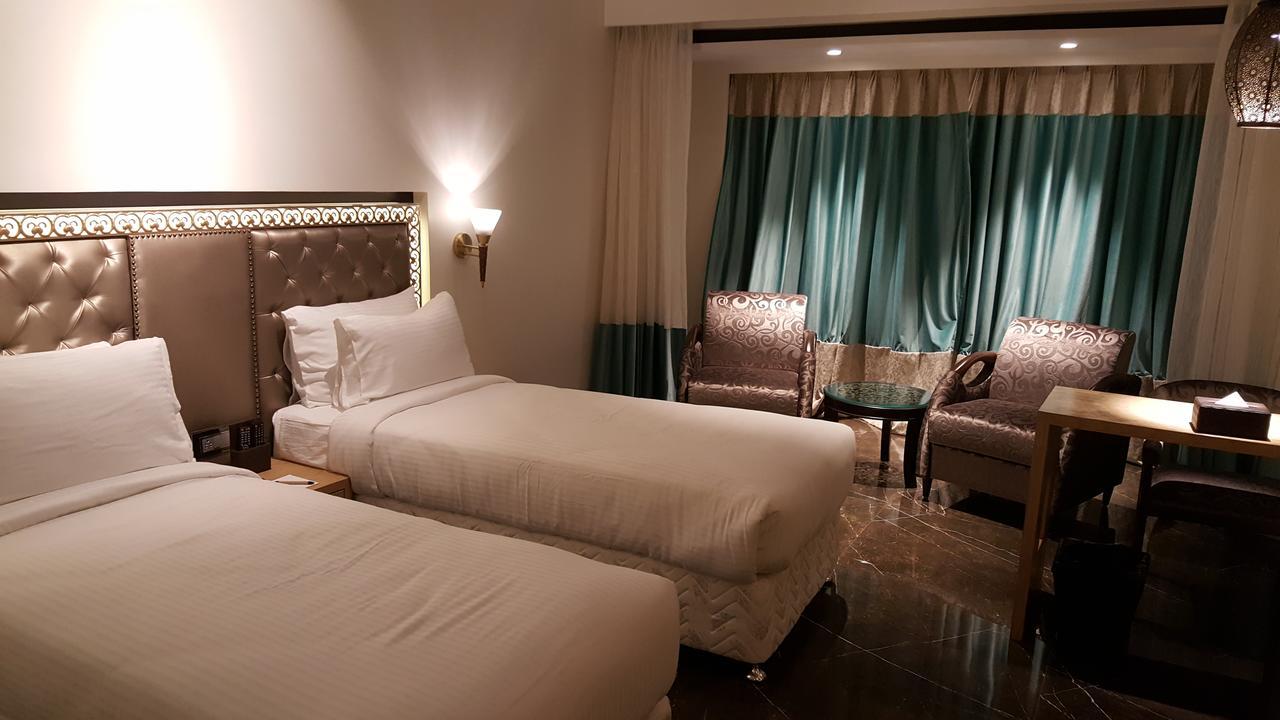 Hotel Peninsula Redpine Bombay Esterno foto